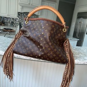 Louis Vuitton Artsy Hobo bag